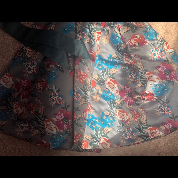 Gray floral print dress - Picture 4 of 6